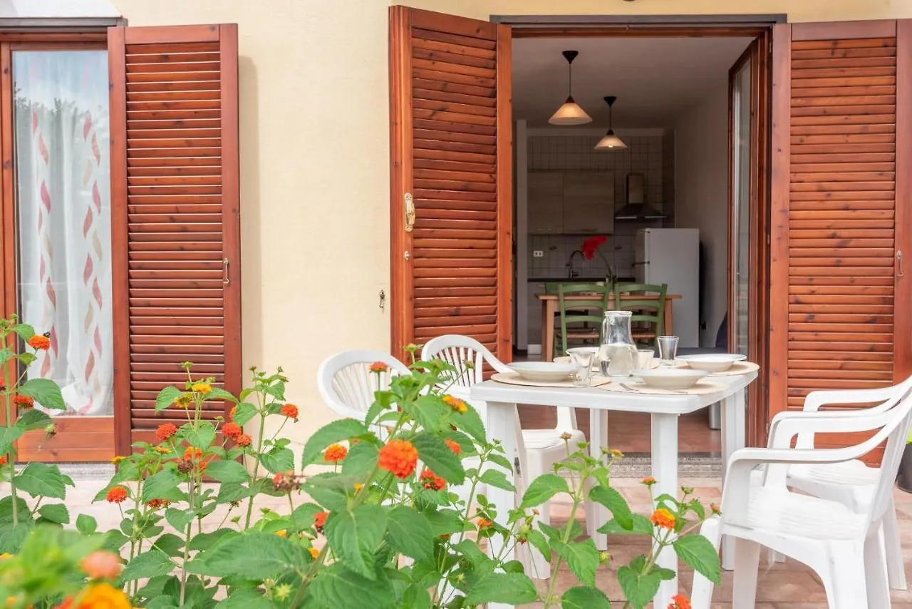 Apartment Glorious Residence Le Pavoncelle One Bedroom Sleeps Four Child Num1453 Santa Teresa Gallura