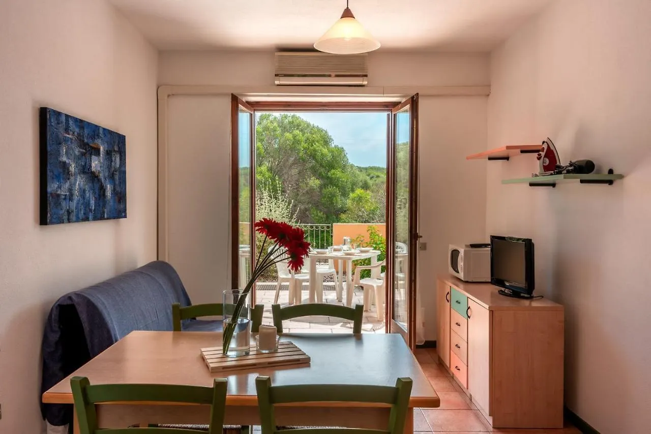 Glorious Residence Le Pavoncelle One Bedroom Sleeps Four Child Num1453 Santa Teresa Gallura